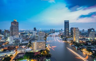 1075px-chao_phraya_river_from_cat_building_8134954465