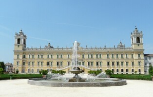 640px-colorno-palazzo_ducale-reggia6