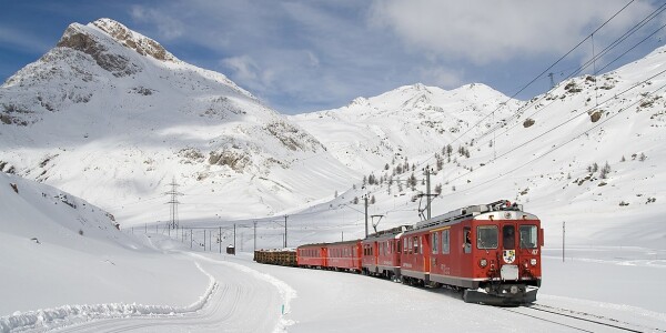 1169px-berninabahn_zwischen_lagalb_und_ospizio_bernina_im_winter