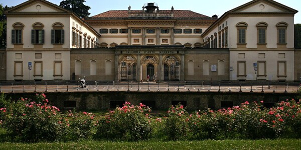 1080px-la_villa_reale_di_milano_vista_generale